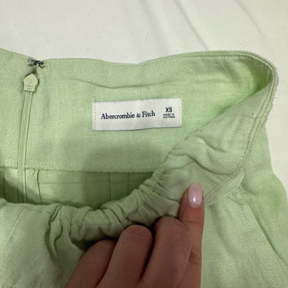 Abercrombie Linen Paper-Bag Shorts - Picture 3 of 3